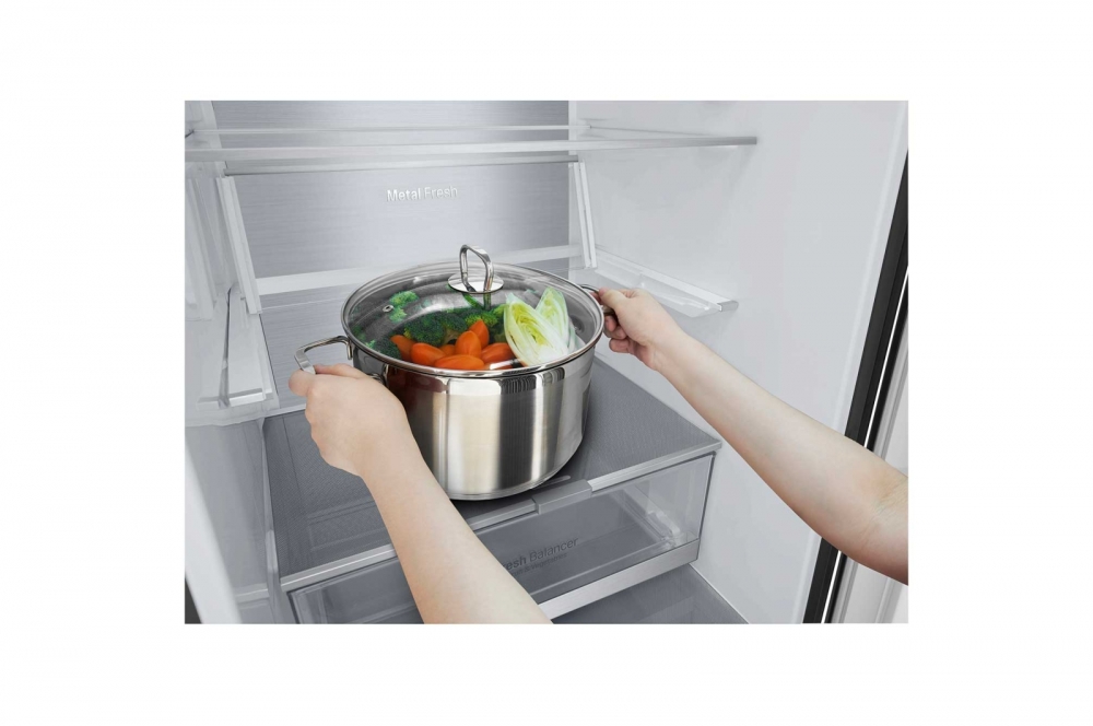 Hajm 384 l | Pastki muzlatgich kamerali LG sovutgich | Qora | DoorCooling⁺™ | Linear Inverter Compressor
